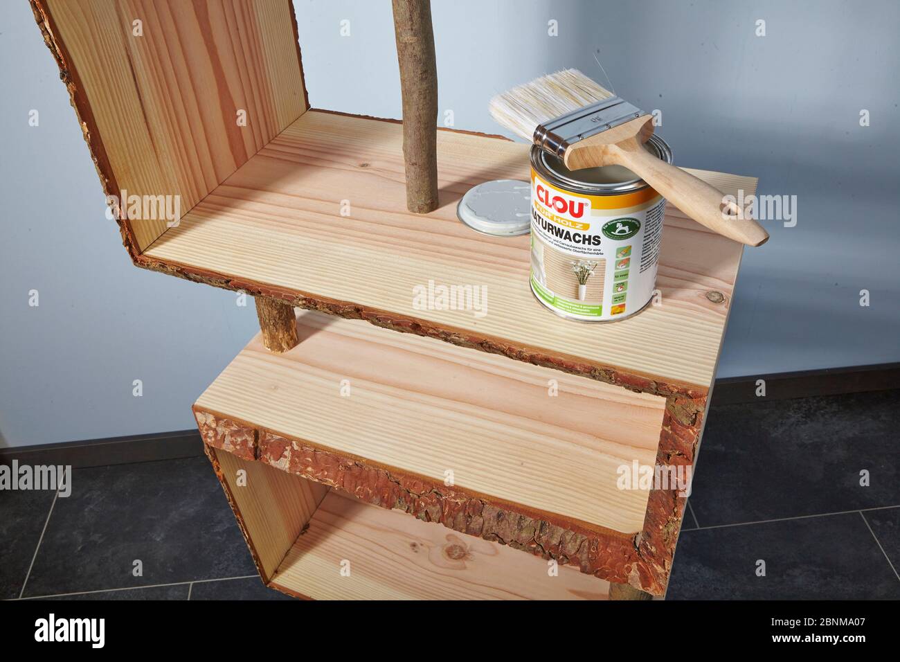 Building a wooden shelf, do-it-yourself production, step-by-step, step 12, sealing the wood with natural wax, flat brush Stock Photo