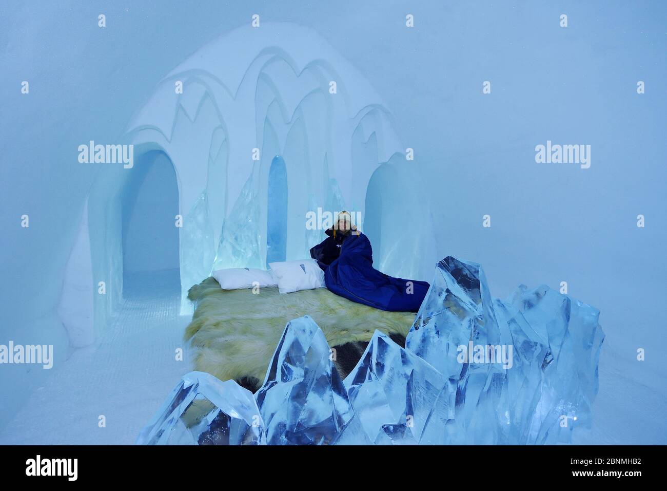 Mid winter colours in -39 degrees C, in the Luxury suite, on a polar bear fur, at the Icehotel, in Jukkasjarvi, Lapland, Laponia, Norrbotten county, S Stock Photo