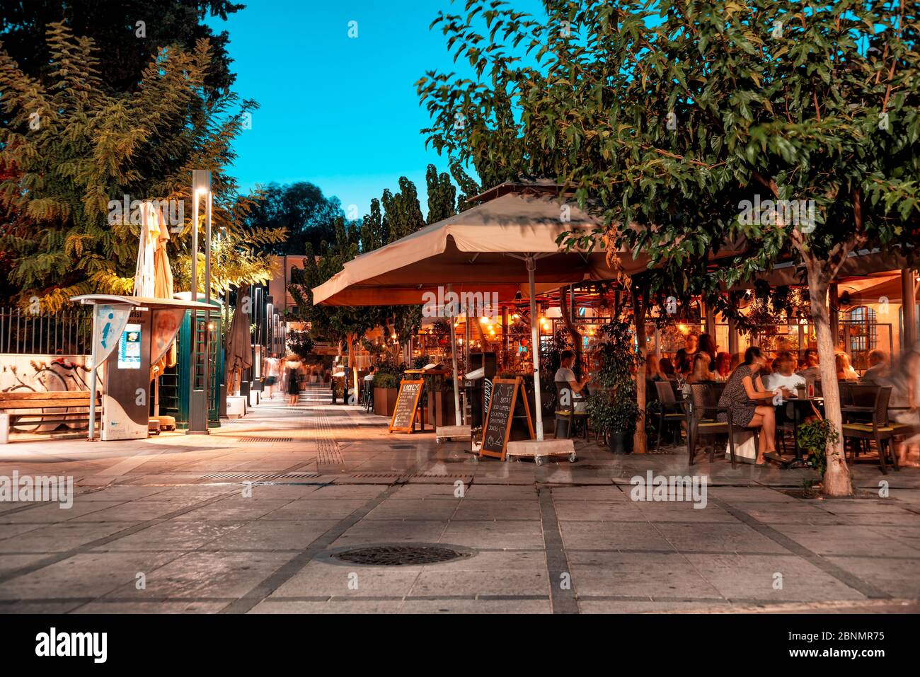 Restaurant bar terraces people hi-res stock photography and images - Alamy