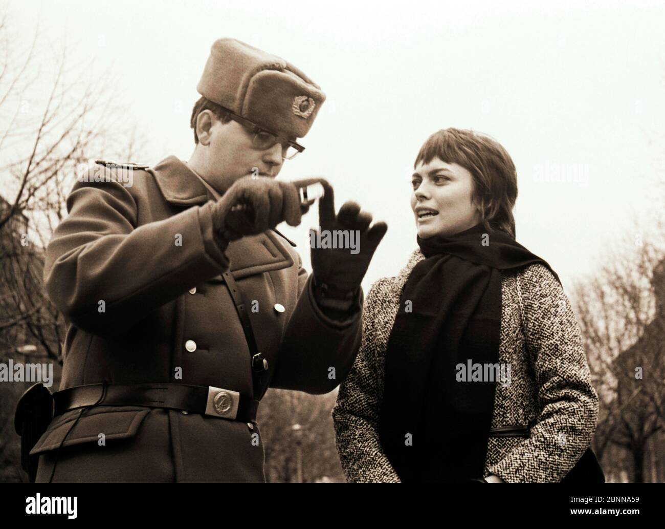 The border guard and the girl - hit star Mireille Mathieu with a border official of the GDR at the Checkpoint Charlie crossing in Berlin's Friedrichstrasse 1970 Stock Photo