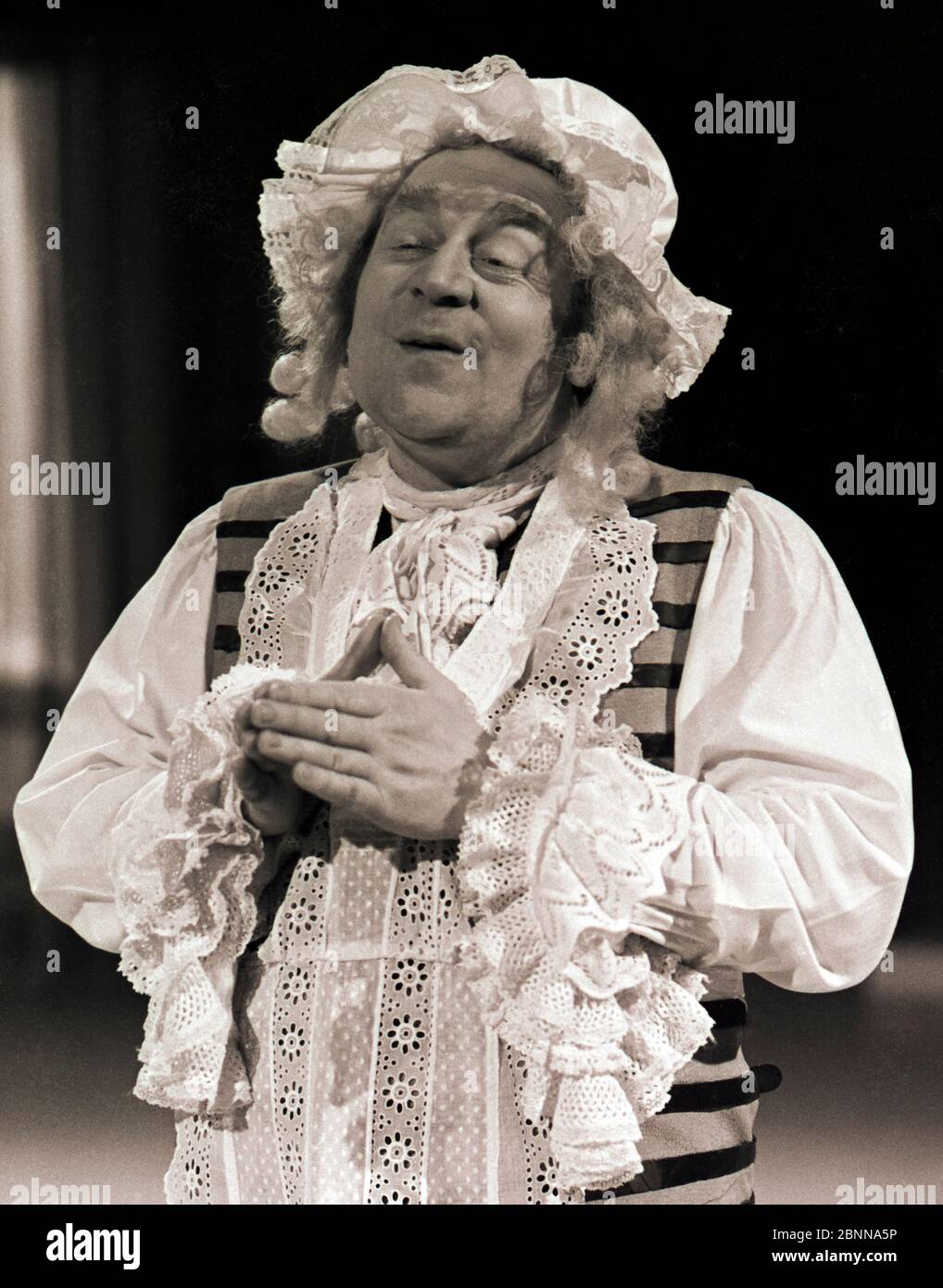 chamber singer Reiner Suess, the passbuffo of the Berlin State Opera, moderated the popular DFF entertainment program 'There is music in there' from 1968 to 1985, produced in the house of the cheerful muse in Leipzig. Stock Photo