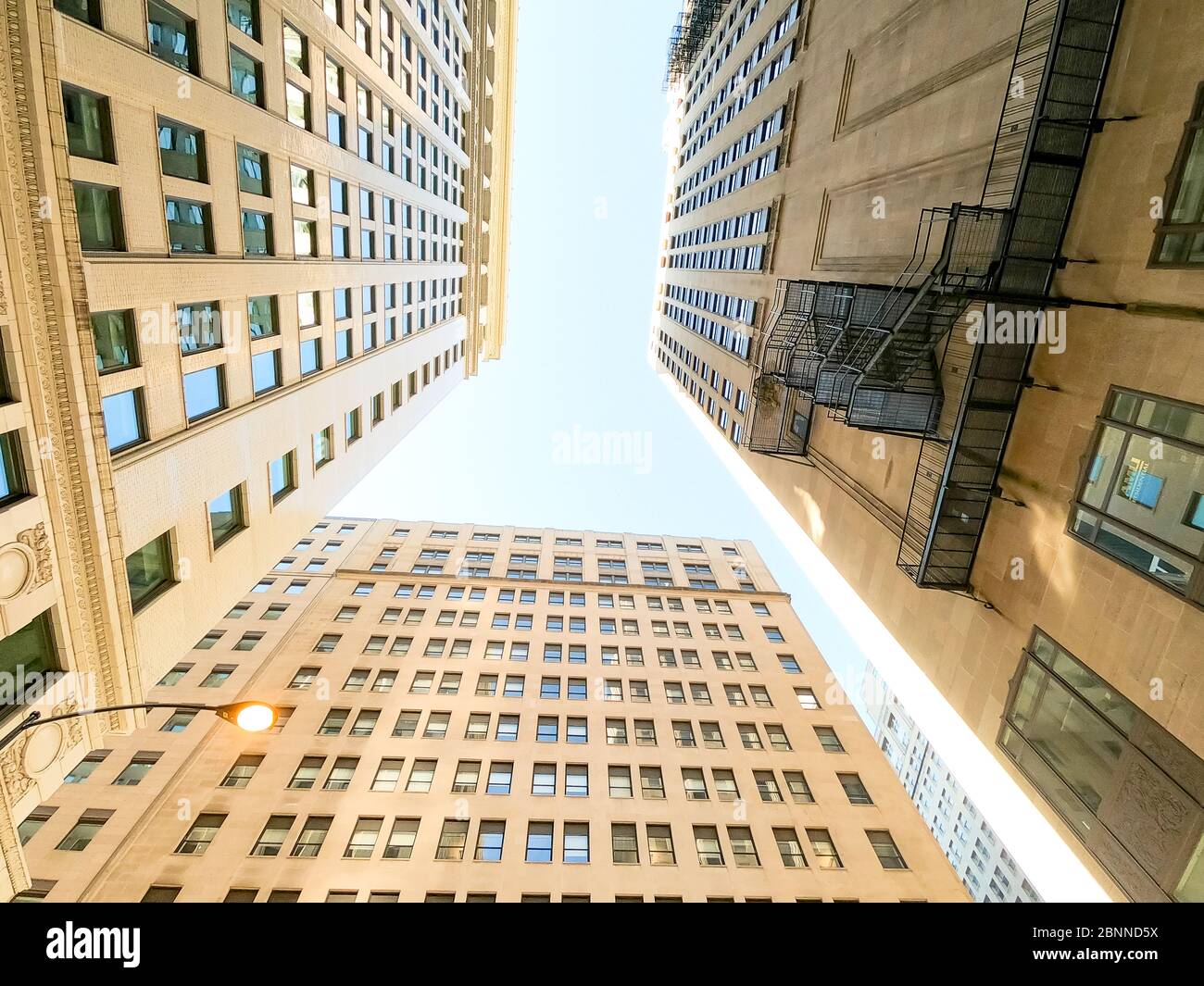 Upward view of chicago skyscraper busnesses and tall office buildings ...