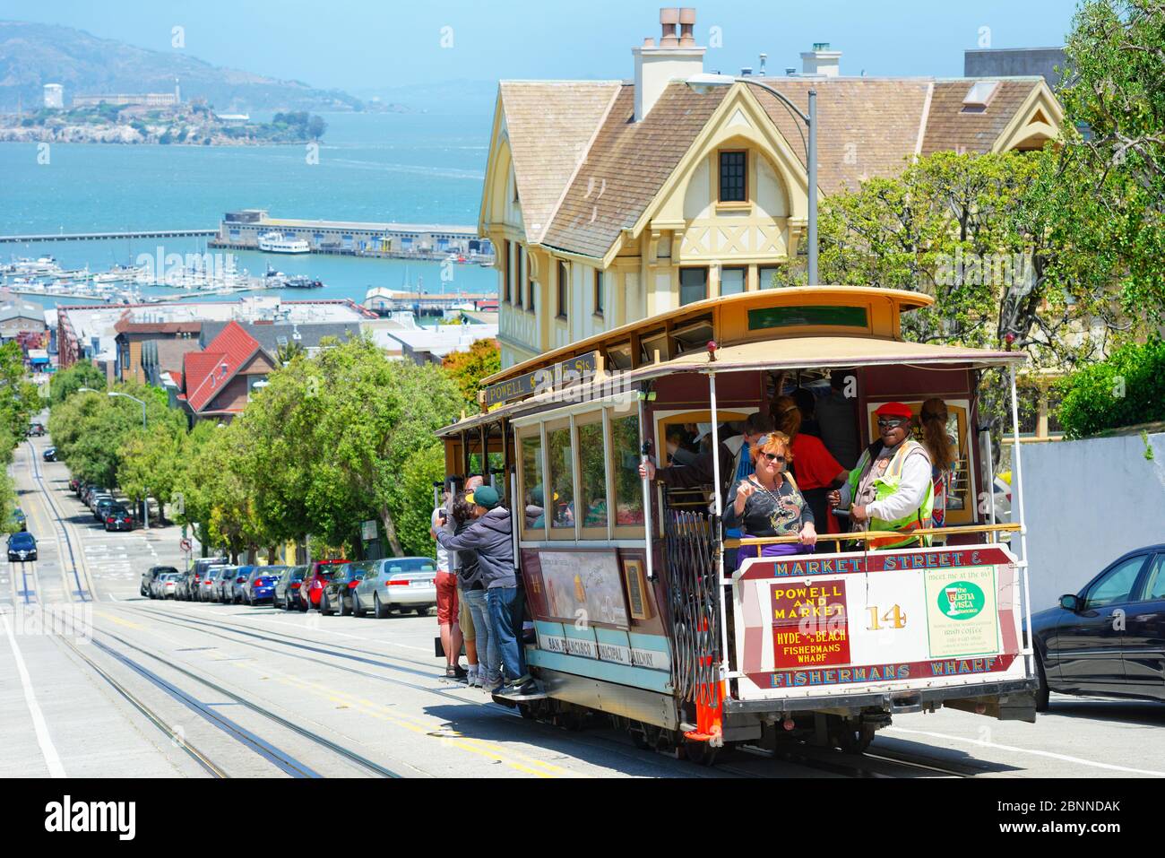 powell-hyde-line-cable-car-san-francisco-california-usa-stock-photo