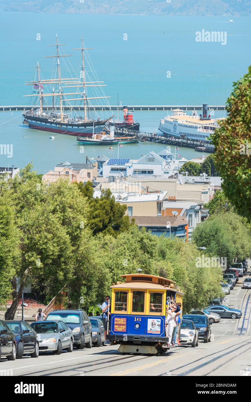 powell-hyde-line-cable-car-san-francisco-california-usa-stock-photo