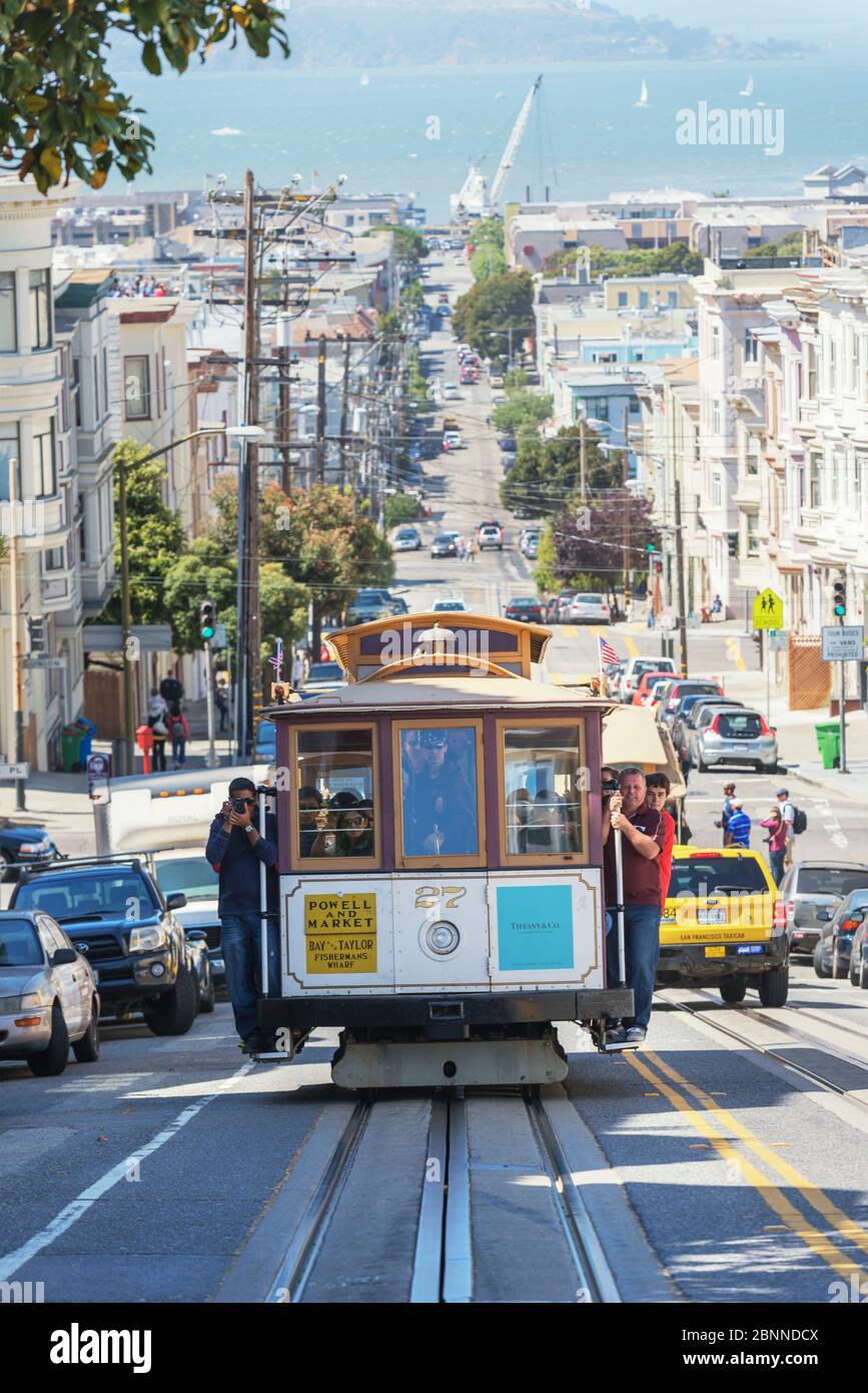 powell-hyde-line-cable-car-san-francisco-california-usa-stock-photo