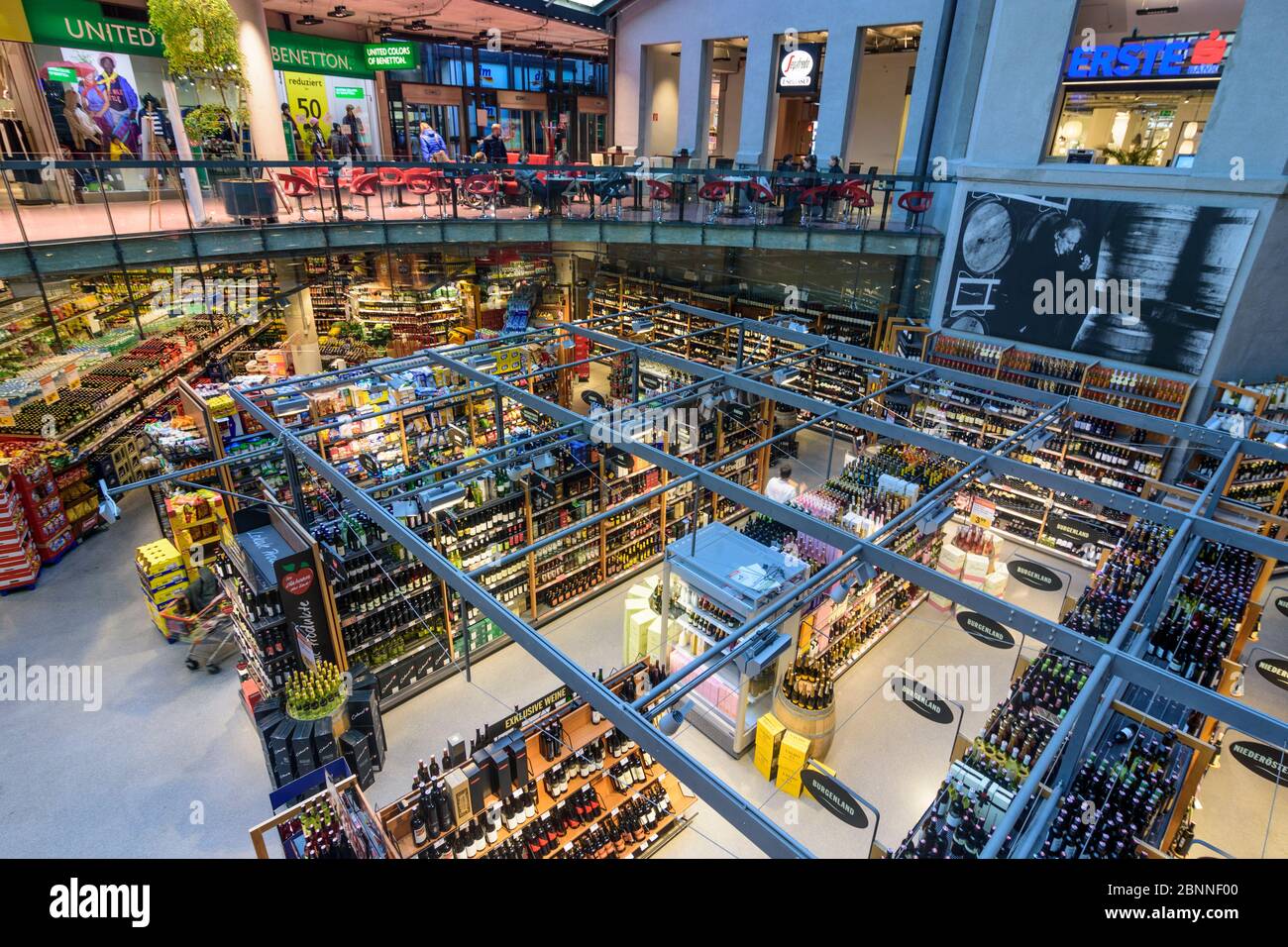 Wien, Vienna: wine section, shopper, woman, Interspar hypermarket  supermarket, food store, in Q19 shopping mall in 19. Döbling, Wien, Austria  Stock Photo - Alamy