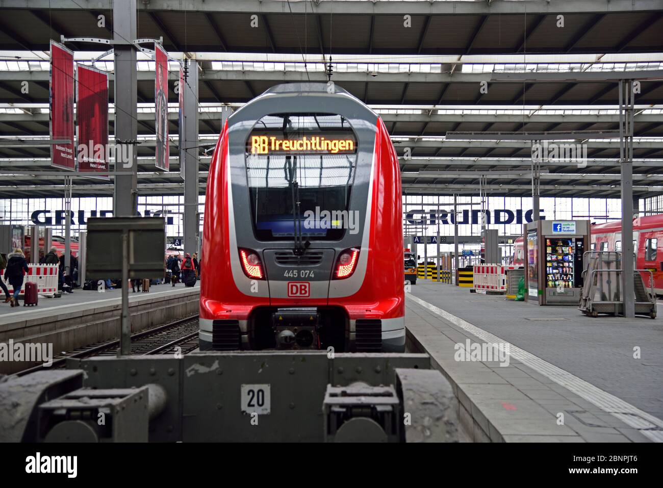 Europe, Germany, Bayer, Munich, central station, train arrival hall, local and long-distance traffic, Stock Photo