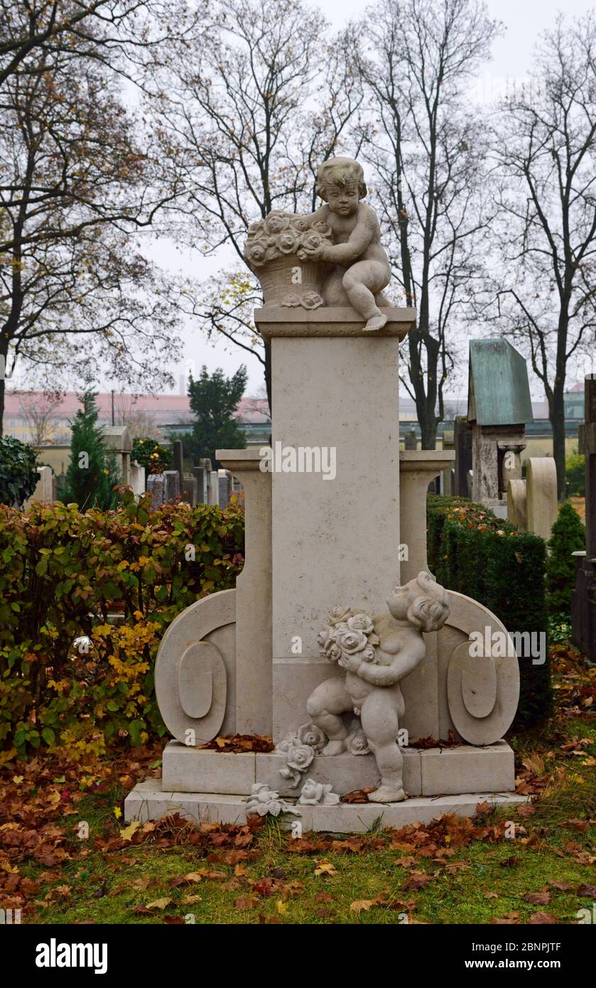 Europe, Germany, Bavaria, Munich, Westfriedhof, burial ground, tombs with angel figures, putti, Stock Photo