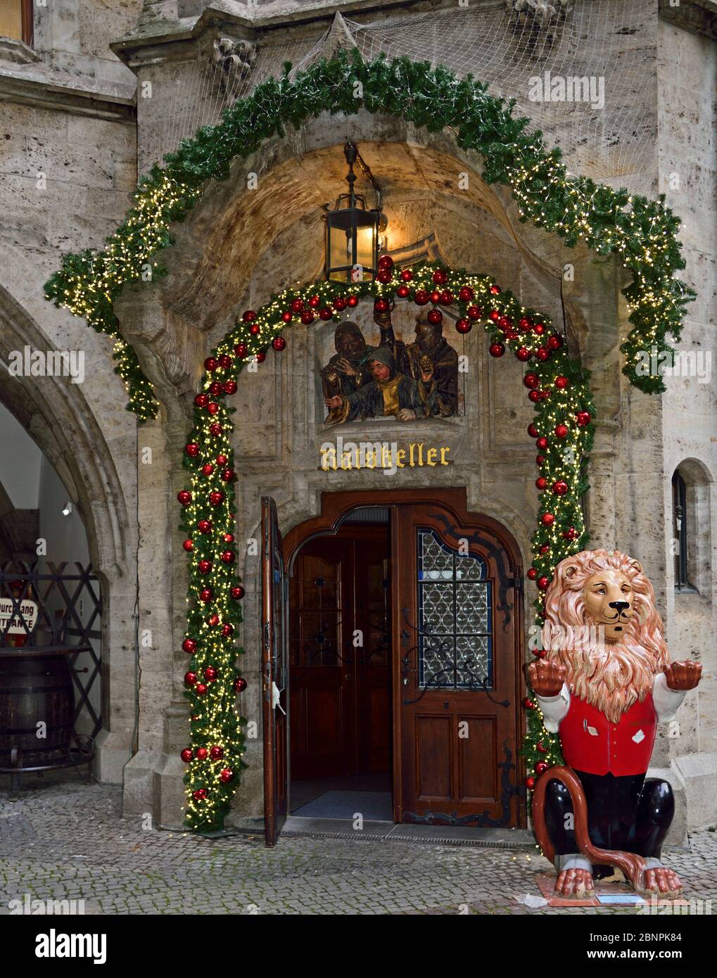 Europe, Germany, Bavaria, Munich, Marienplatz, Neues Rathaus, inner courtyard, entrance to the Ratskeller, Christmas decoration, Stock Photo