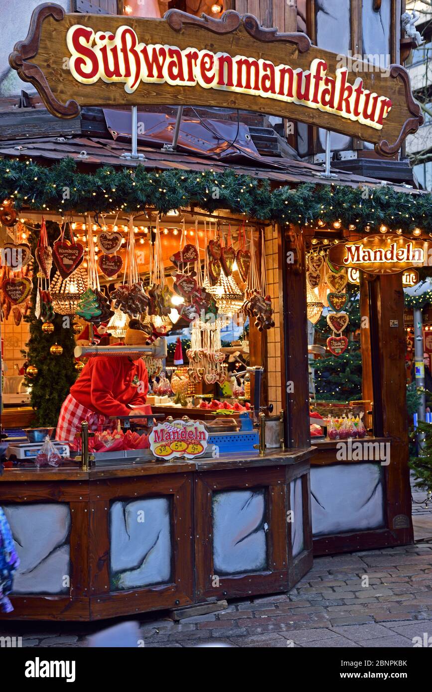 Europe, Germany, Hamburg, Mönckebergstrasse, Christmas market on the Gerhard-Hauptmann-Platz, confectionery manufacture, Stock Photo