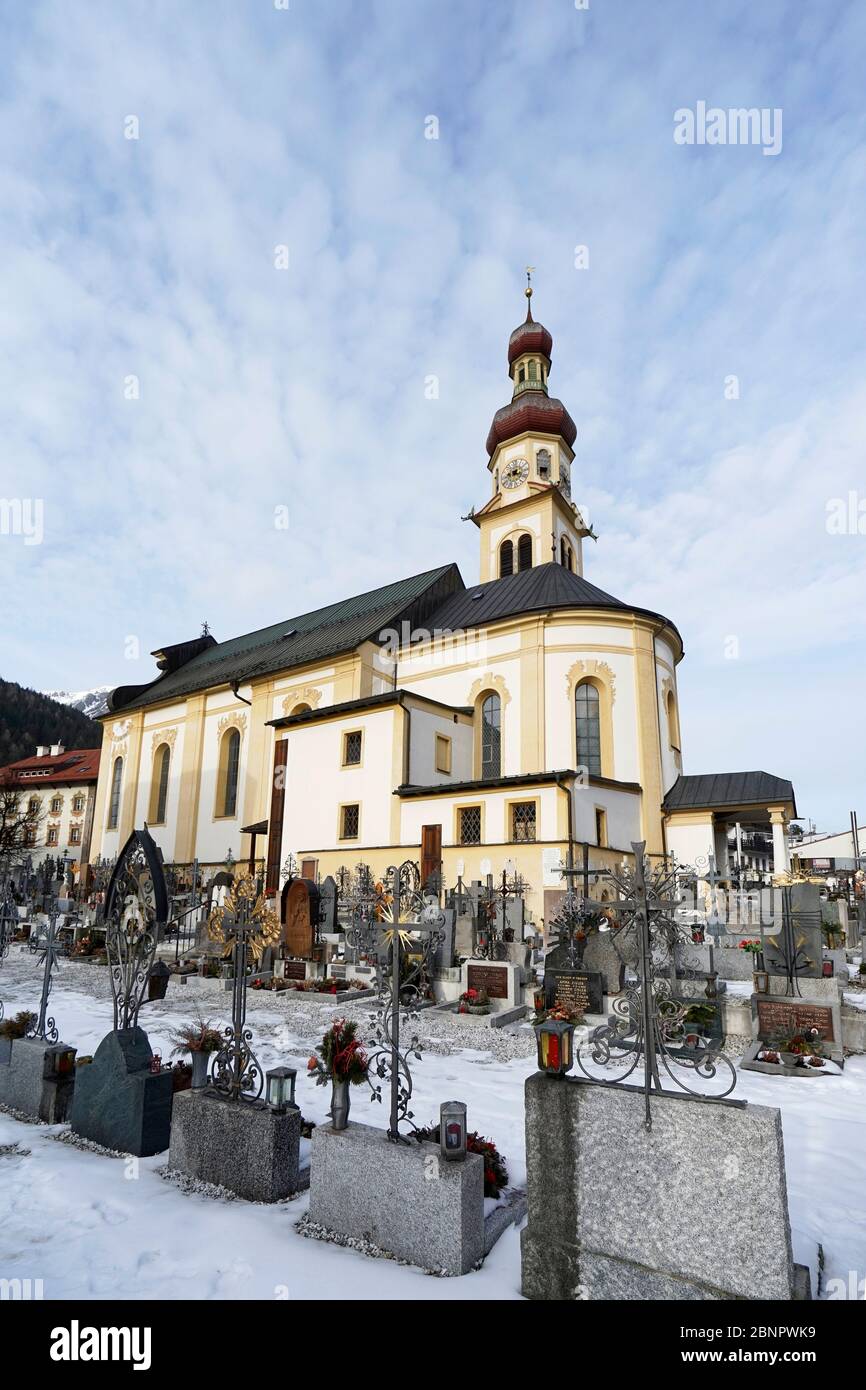 Austria, Tyrol, Stubaital, Fulpmes, parish church St. Vitus, cemetery Stock Photo