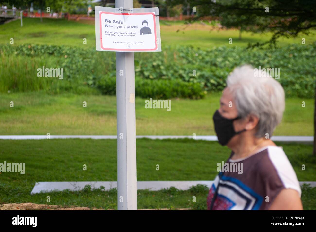 Woman wears mouth mask hi-res stock photography and images - Alamy