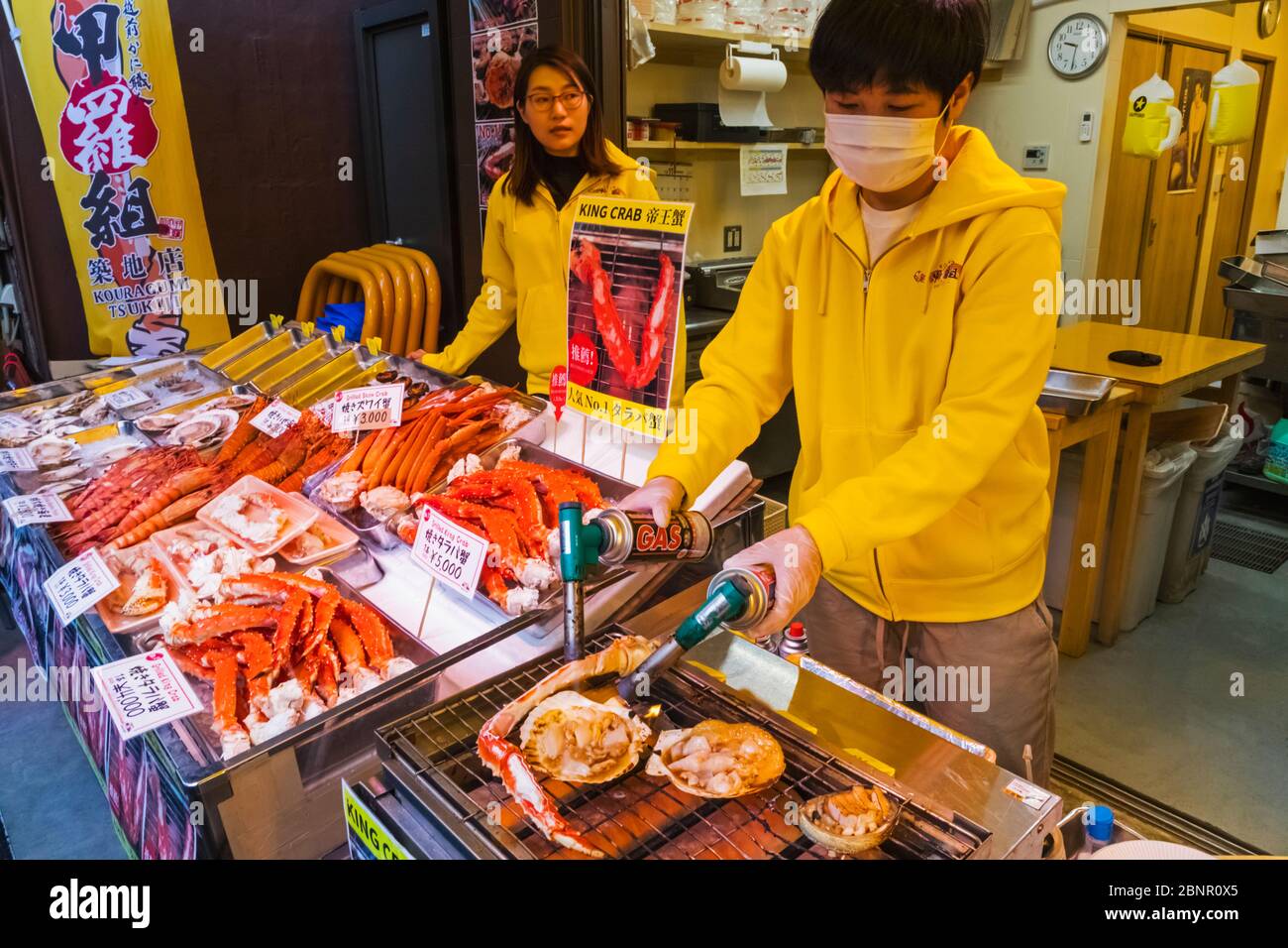 Japan, Honshu, Tokyo, Tsukiji, Tsukiji Outer Market, Seafood Shop Cooking Shellfish Stock Photo