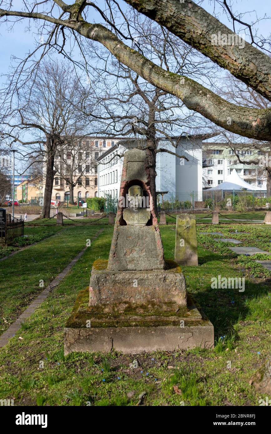 Ww2 fallen soldiers graves hi-res stock photography and images - Alamy