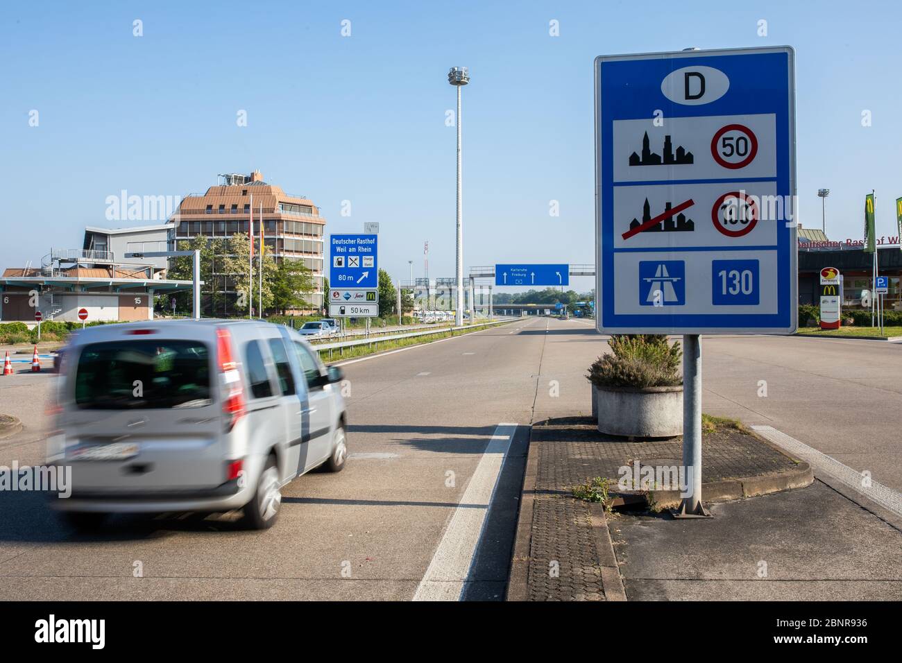 Weil Am Rhein, Germany. 16th Mar, 2020. An official of the Swiss border  guard is standing at the border crossing on the A5. In the coronavirus  crisis, Germany will introduce comprehensive controls