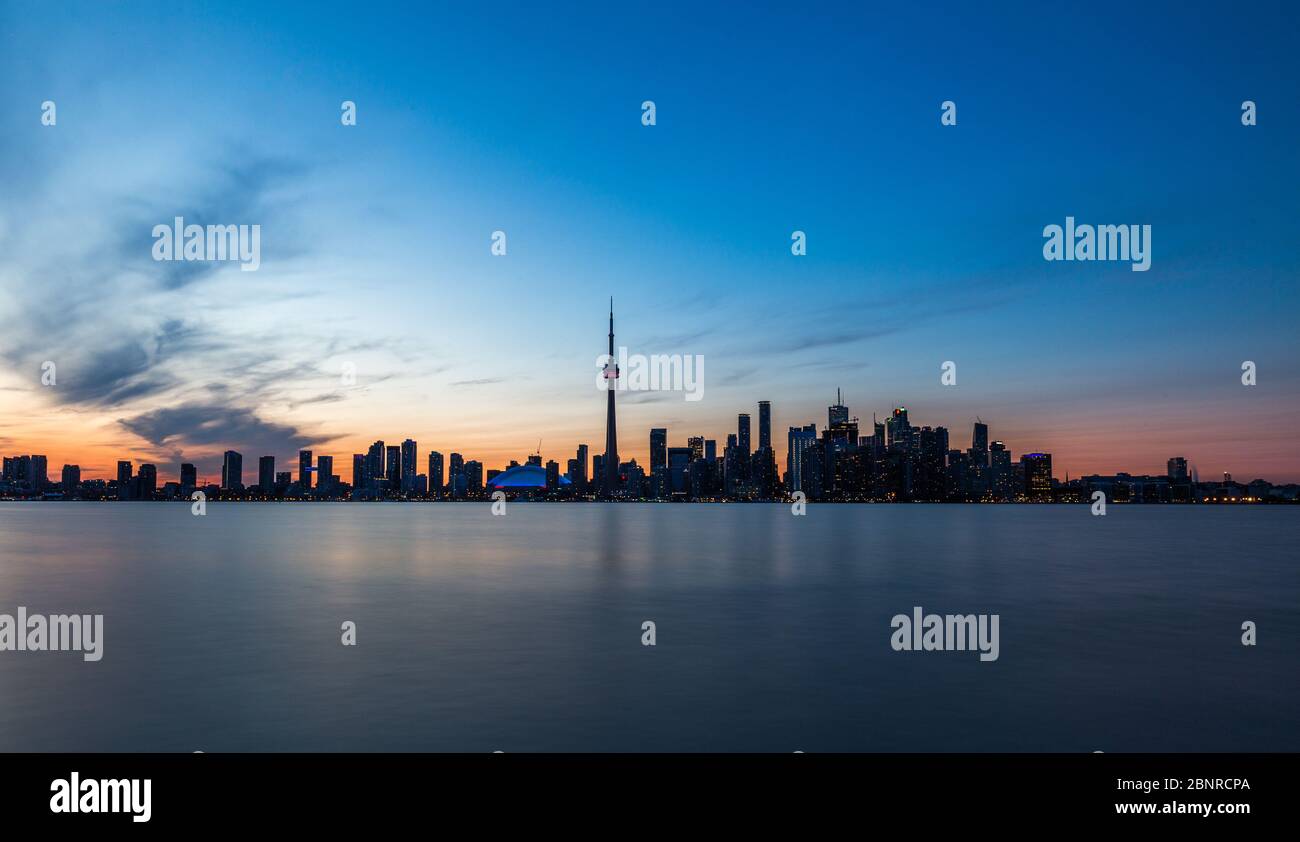 Toronto skyline silhouette hi-res stock photography and images - Alamy