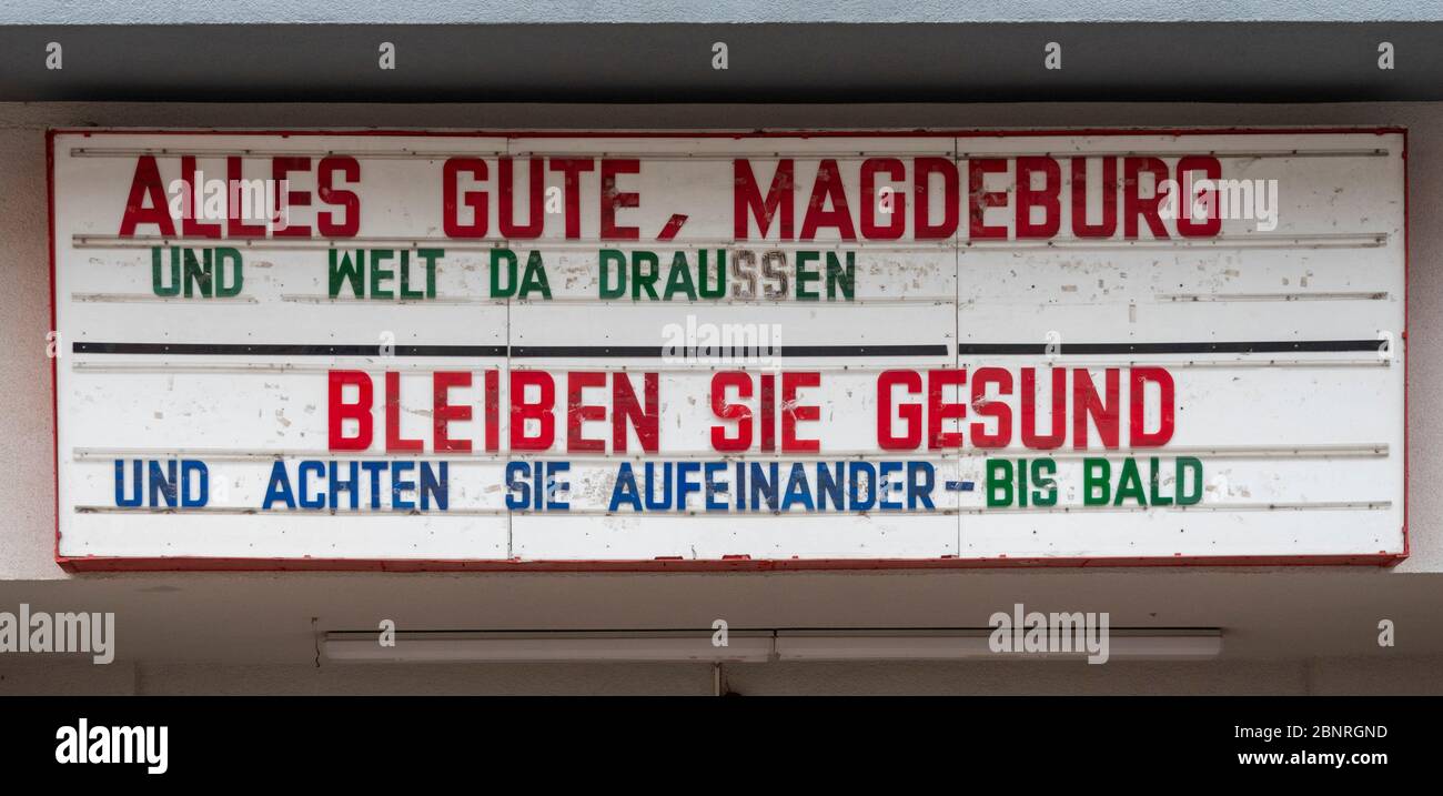 Germany, Saxony-Anhalt, Magdeburg: Due to the corona pandemic, the traditional “Oli-Lichtspiele” cinema in Magdeburg is closing. On the scoreboard is the lettering: Stay healthy and take care of each other - see you soon. ' Stock Photo