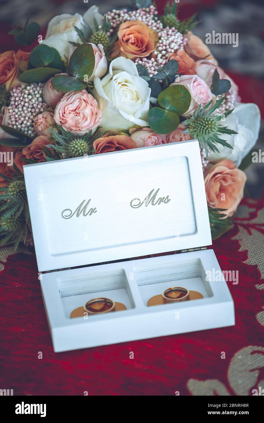 wedding rings in a box Stock Photo Alamy