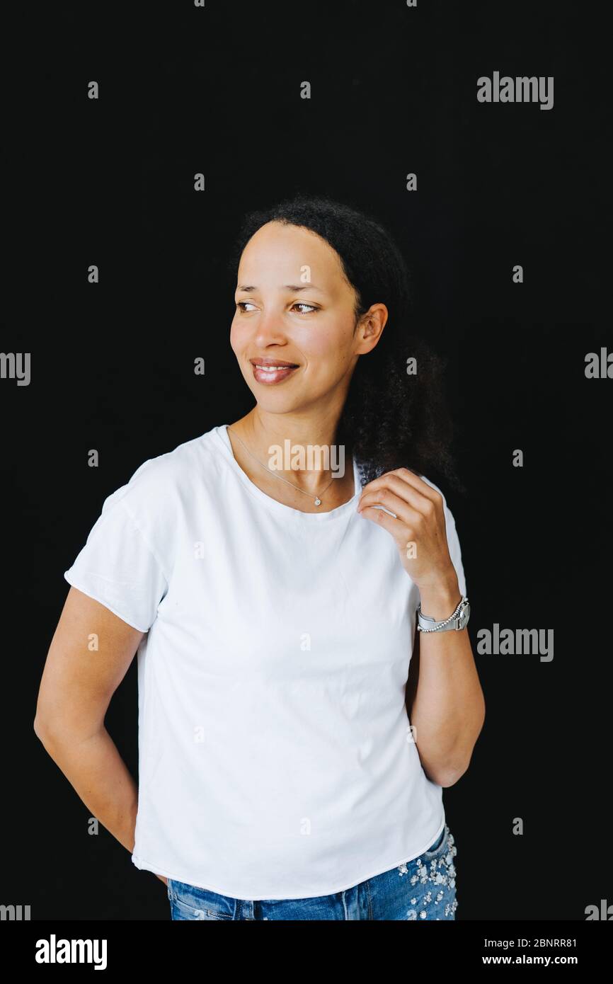 Smiling black woman hi-res stock photography and images - Alamy