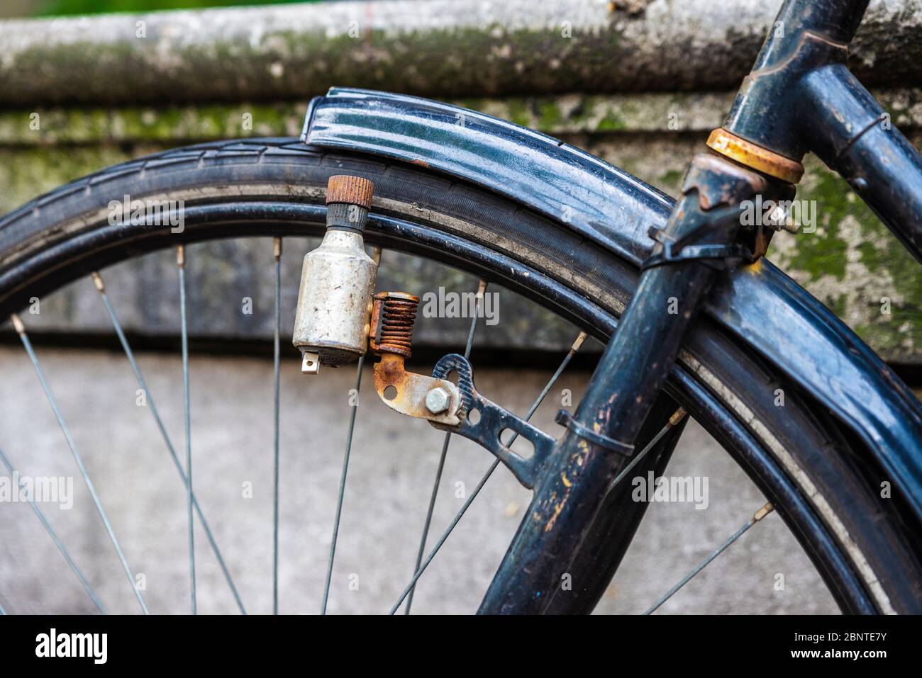 New Classic Bicycle Rear Tail Lamp Light Dynamo Run Mudguard Fit Bike 