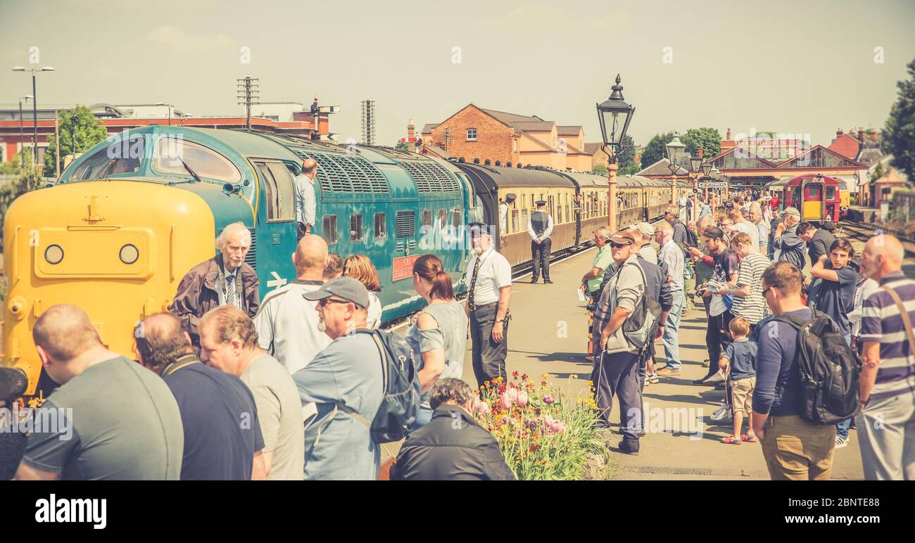 Spring diesel gala 2018, Severn Valley Railway, Kidderminster station. Busy platform, crowds of rail enthusiasts, trainspotters. Class 55 diesel loco. Stock Photo