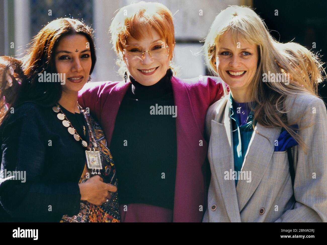 (L-R) Shabana Azmi, Shirley MacLaine and Twiggy attend a promotional shoot for the film 'Madame Sousatzka' , directed by John Schlesinger, in 1988 in London, England Stock Photo