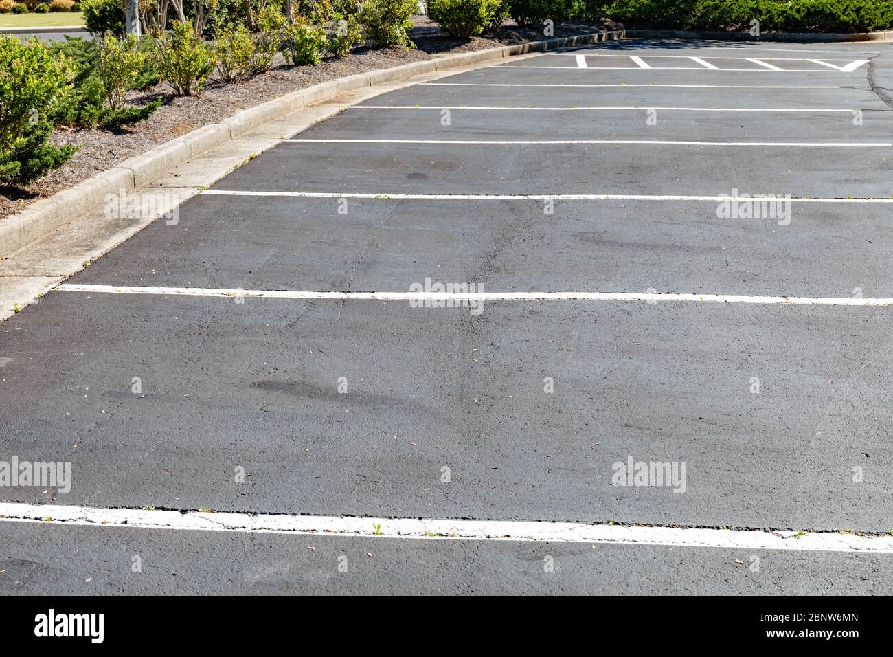 Parking lot curb hires stock photography and images Alamy