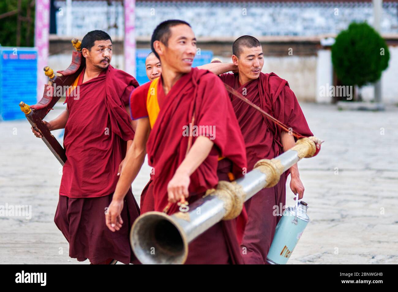 Monks playing Dung-chen or Dungchen trunpet in Tashi Lhunpo Monastery in Shigatse Tibet China. TashiLhunpo  temple was the traditional seat of the Pan Stock Photo