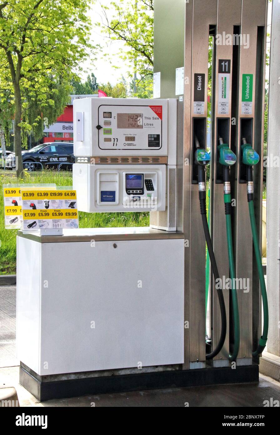 Petrol price uk low hires stock photography and images Alamy