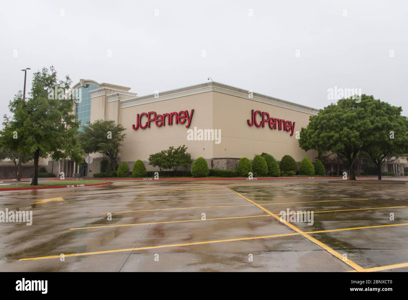 (200516) -- FRISCO (U.S.), May 16, 2020 (Xinhua) -- A J.C. Penney store is seen closed in Frisco, Texas, the United States, on May 16, 2020. U.S. retail giant J.C. Penney filed for bankruptcy on Friday due to the impact of COVID-19. The company said in a statement that it had entered into a restructuring support agreement with lenders that hold around 70 percent of its first lien debt 'to reduce the company's outstanding indebtedness and strengthen its financial position.' (Photo by Dan Tian/Xinhua) Stock Photo