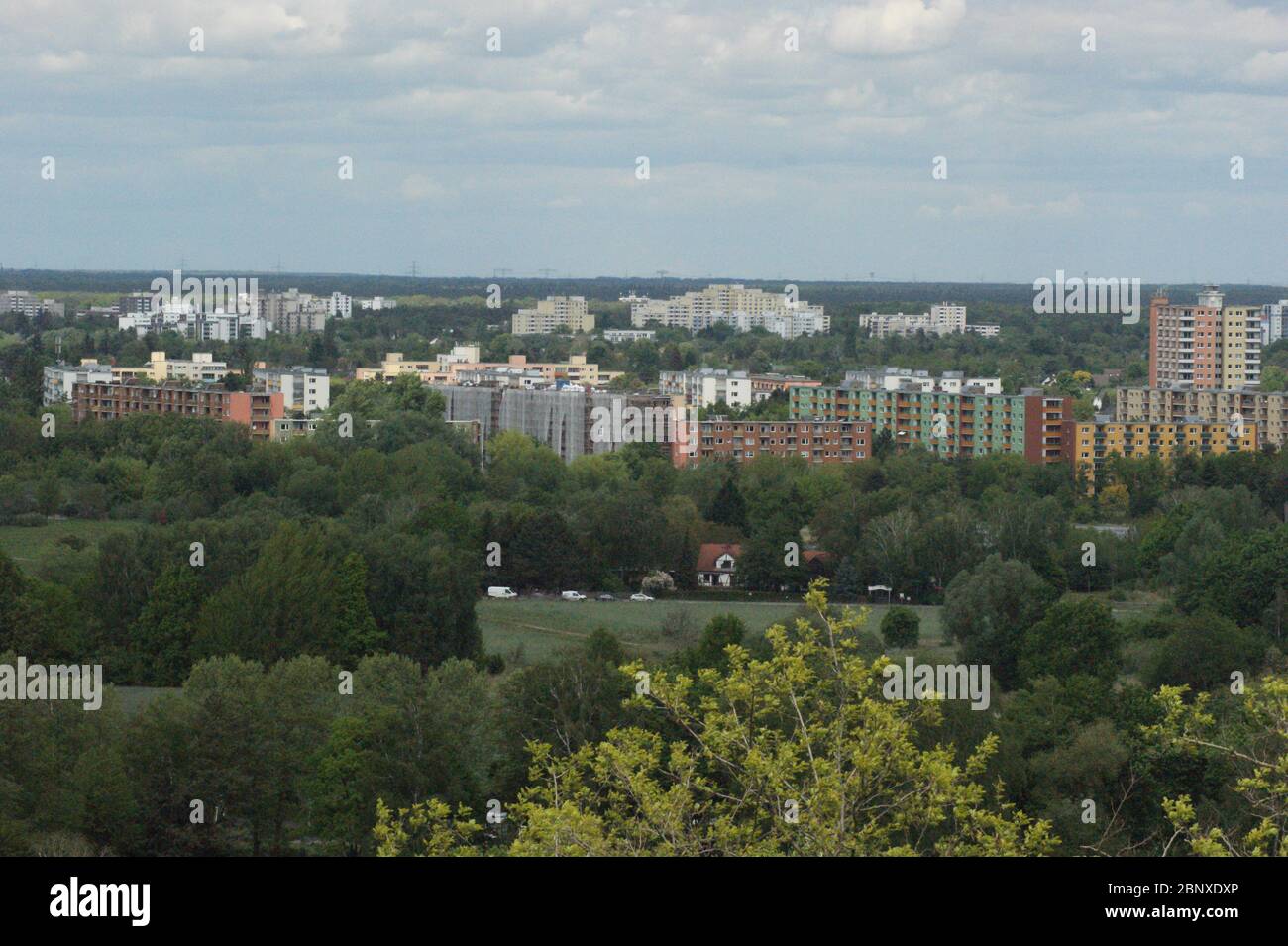 Blick vom Hahneberg auf die Louise-Schroeder-Siedlung in Berlin-Staaken. Stock Photo