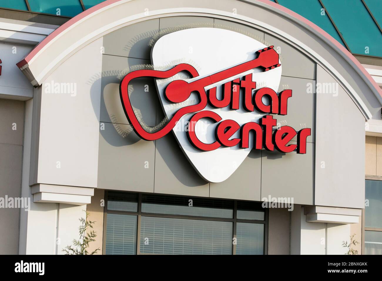 A logo sign outside of a Guitar Center retail store location in Wilmington,  Delaware on May 4, 2020 Stock Photo - Alamy