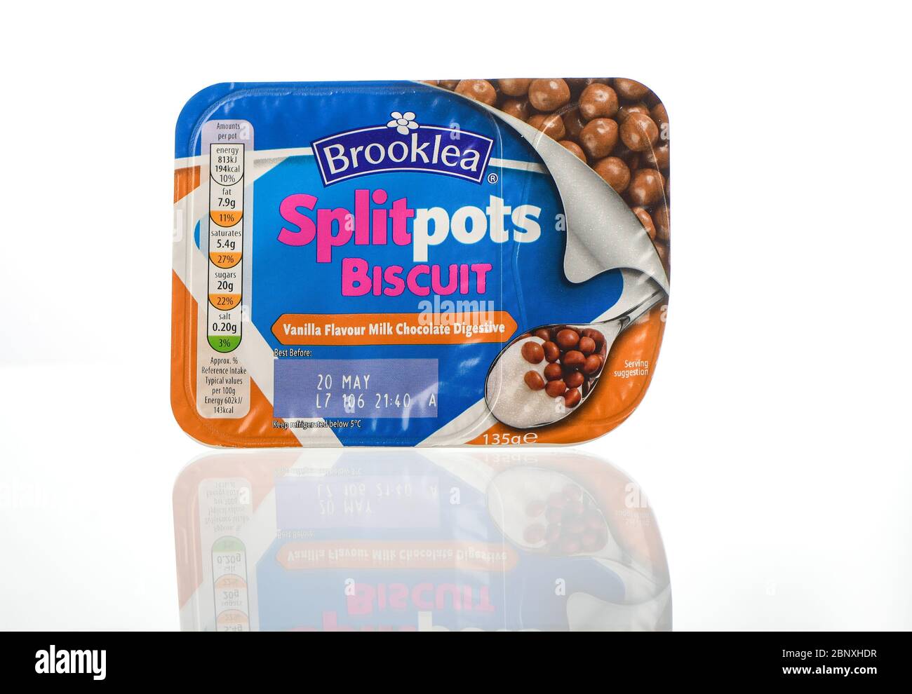 Brooklea splitpots biscuit yogurt vanilla flavour and digestive