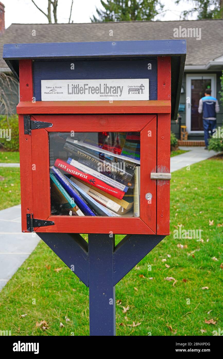 Little free library box hi-res stock photography and images - Alamy