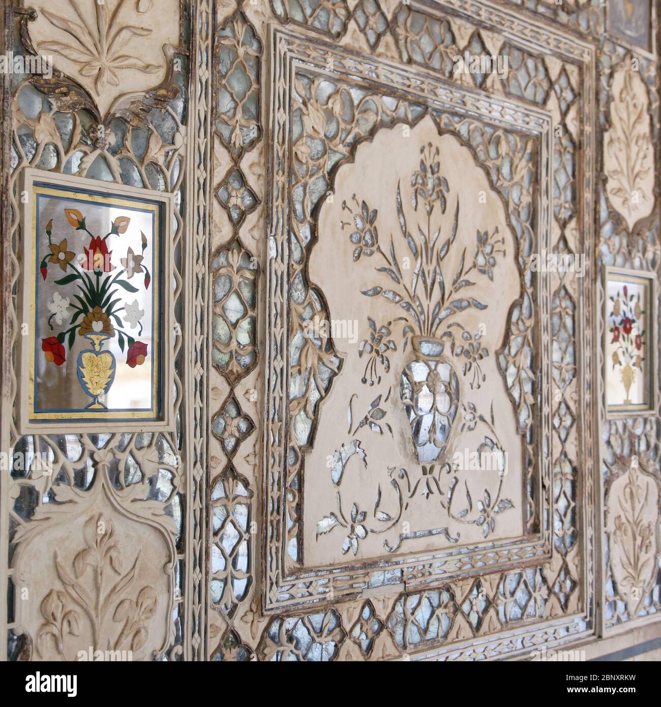 Hall of Mirrors (Sheesh Mahal) in Amber fort near Jaipur (Rajasthan, India) Stock Photo