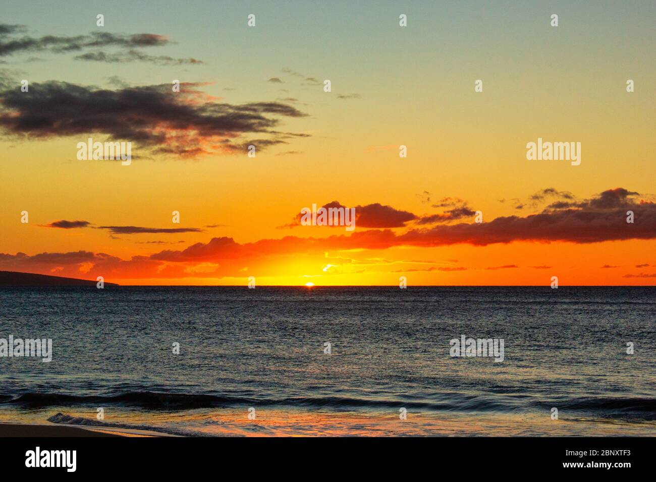 Maui paradise tropical sunset hi-res stock photography and images - Alamy