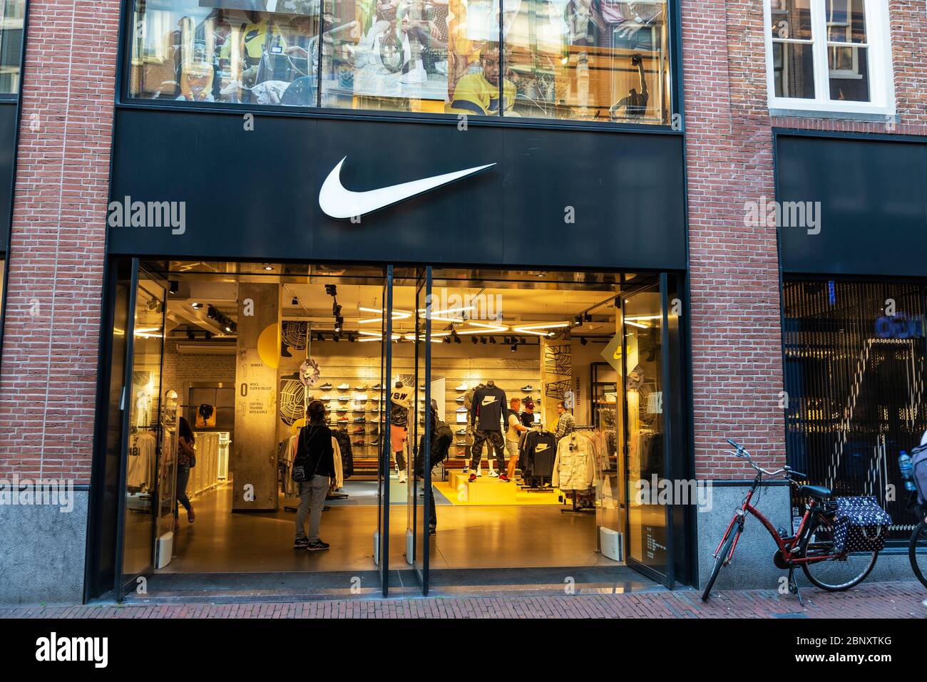 Amsterdam, Netherlands - September 9, 2018: Display of a Nike sports store  with people around in Amsterdam, Netherlands Stock Photo - Alamy