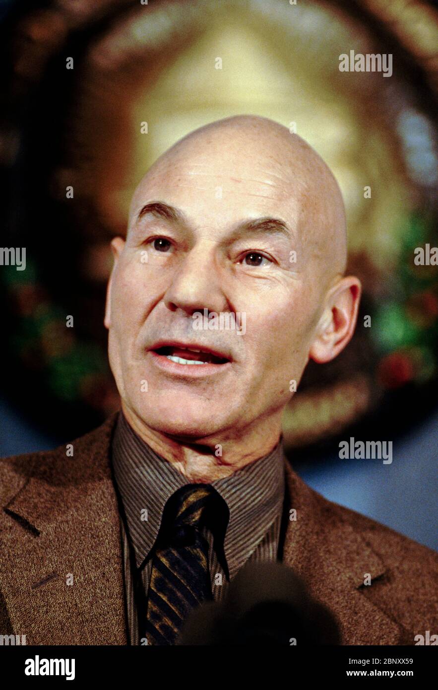 English Actor Sir Patrick Stewart Speaks At The National Press Club December 4 1997 In Washington D C Stock Photo Alamy