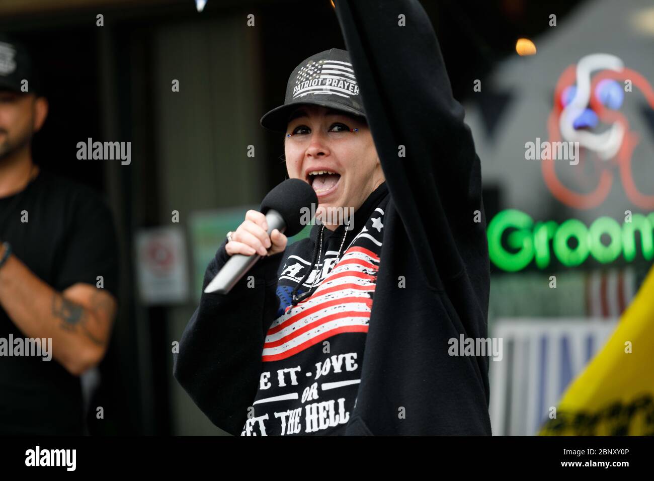 Vancouver, USA. 16th May, 2020. About 100 demonstrators rallied along with Patriot Prayer, Three Percenters, and pro-Trump groups to support early reopening of PetBiz, a pet-grooming salon, in Vancouver, Washington on May 16, 2020. (Photo by John Rudoff/Sipa USA) Credit: Sipa USA/Alamy Live News Stock Photo