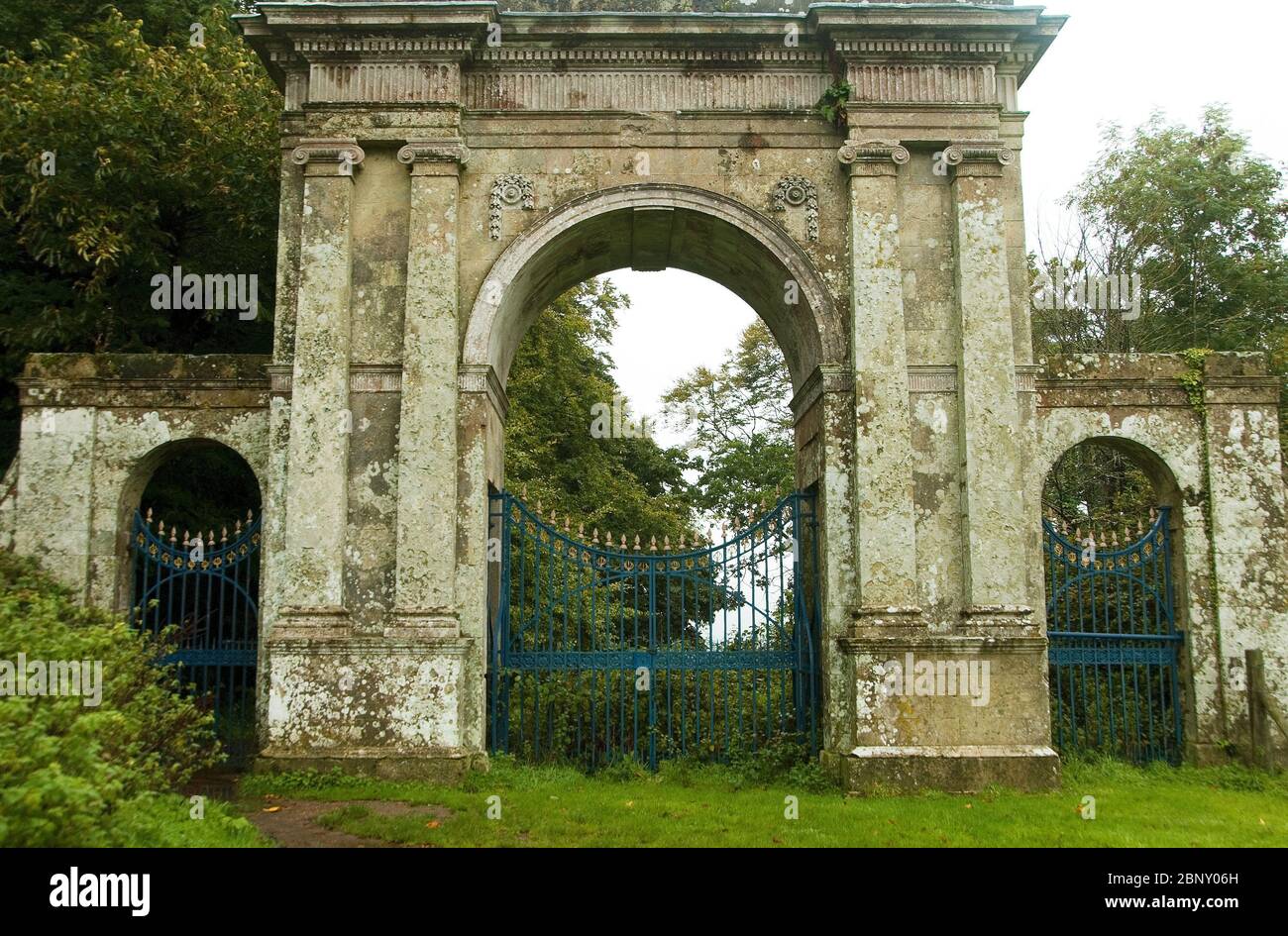 Freemantle Gate the original main entrance to Appuldurcombe Park Stock Photo