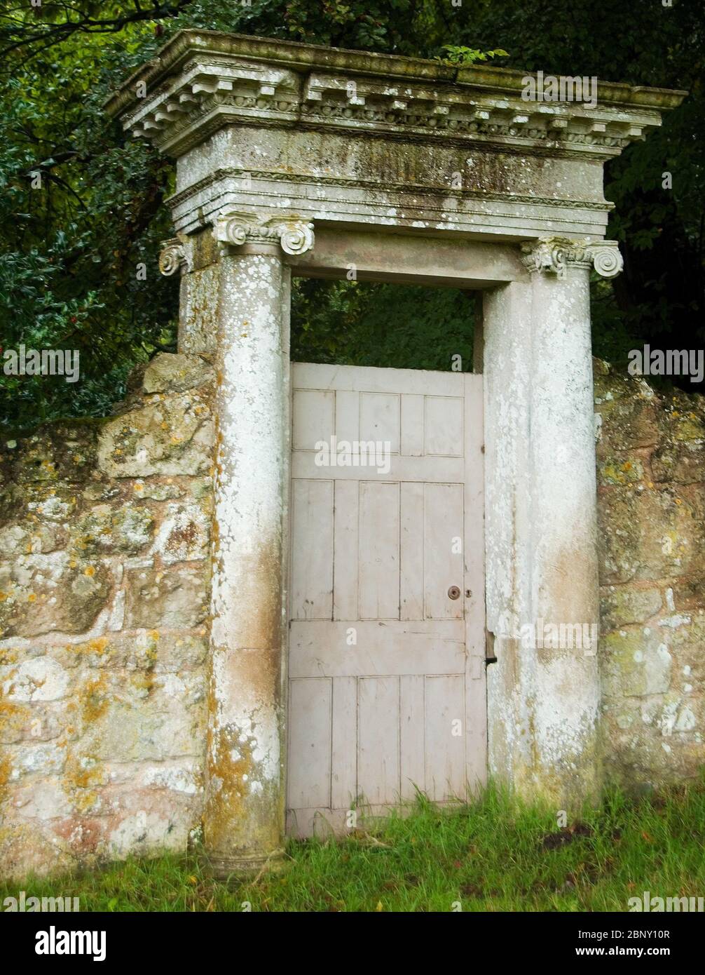 Hampton Court Gate  a classical gateway to Appuldurcombe House pleasure ground in Appuldurcombe Park Stock Photo