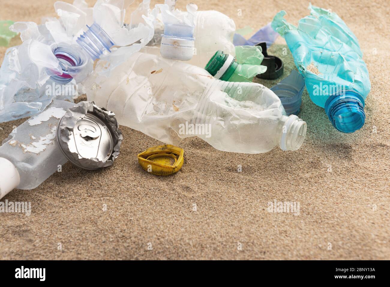 A Lot of rubbish washed up on the beach Stock Photo - Alamy