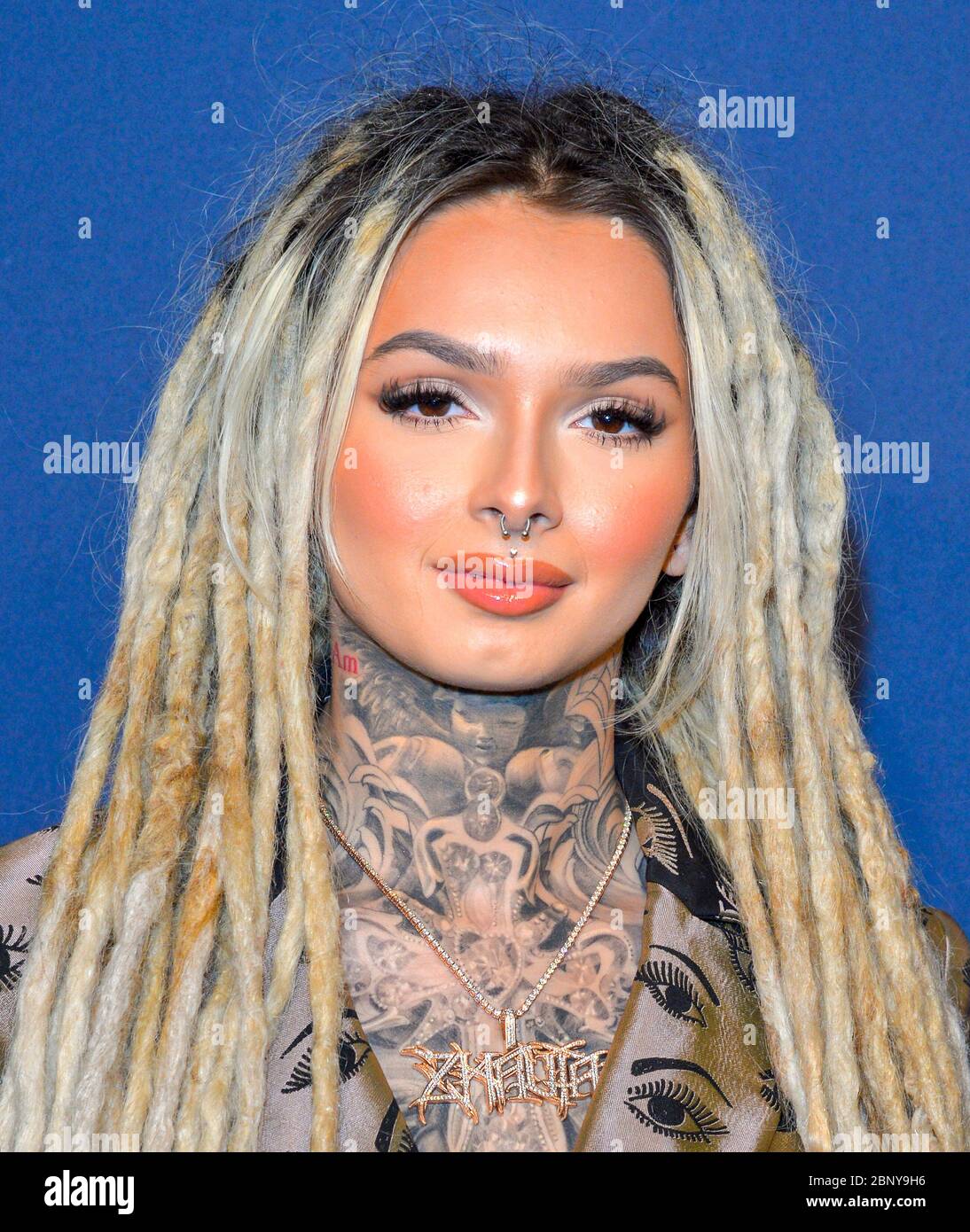 Female singer music headshot hi-res stock photography and images - Page 2 -  Alamy