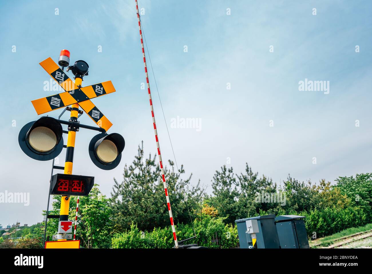Railroad Crossing Signal High Resolution Stock Photography And Images Alamy Railroad Crossing Signal High Resolution Stock Photography And Images Alamy