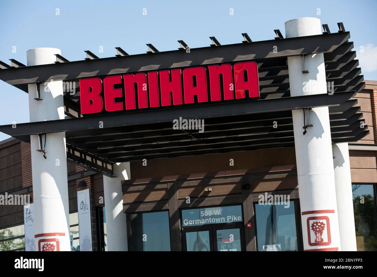 A logo sign outside of a Benihana restaurant location in Plymouth