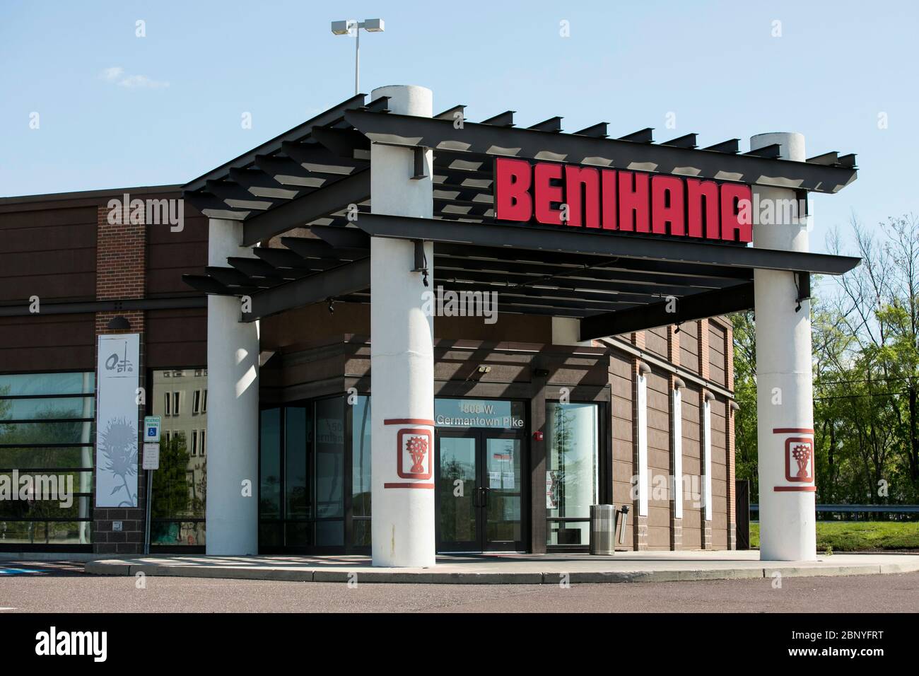 A logo sign outside of a Benihana restaurant location in Plymouth