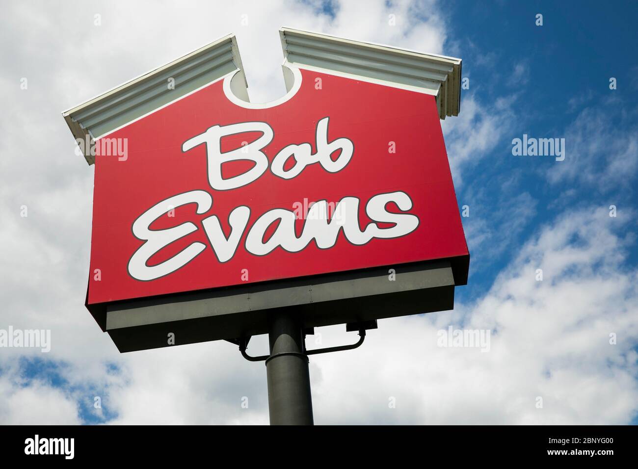 A logo sign outside of a Bob Evans restaurant location in Harrisburg