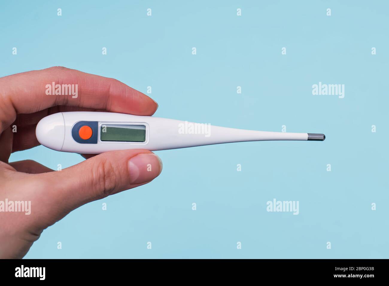 https://c8.alamy.com/comp/2BP0G3B/hand-holding-a-digital-thermometer-close-up-2BP0G3B.jpg