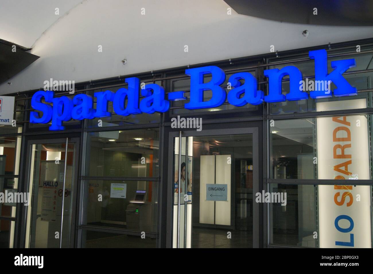 Bankfiliale hi-res stock photography and images - Alamy