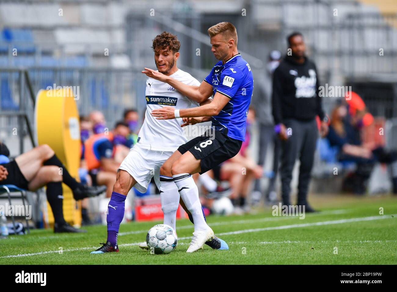 Westphalia, Germany. 17th May, 2020. FILED - 17 May 2020, North Rhine-Westphalia, Bielefeld: Football, 2nd Bundesliga, DSC Arminia Bielefeld - VfL Osnabrück, 26th matchday, Schüco-Arena: Florian Hartherz (r) from Bielefeld and Bashkim Ajdini from Osnabrück in action. After a 65-day Corona break, the ball is rolling again in the Bundesliga. The matches take place without spectators. Photo: Stuart Franklin/Getty/POOL/dpa - IMPORTANT NOTE: In accordance with the regulations of the DFL Deutsche Fußball Liga and the DFB Deutscher Fußball-Bund, it is prohibited to exploit or have exploited in the st Stock Photo